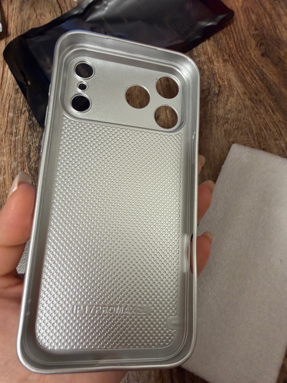Iphone 17 Pro Max silver tone faux leather with wallet attachment, NEW - Picture 6 of 8